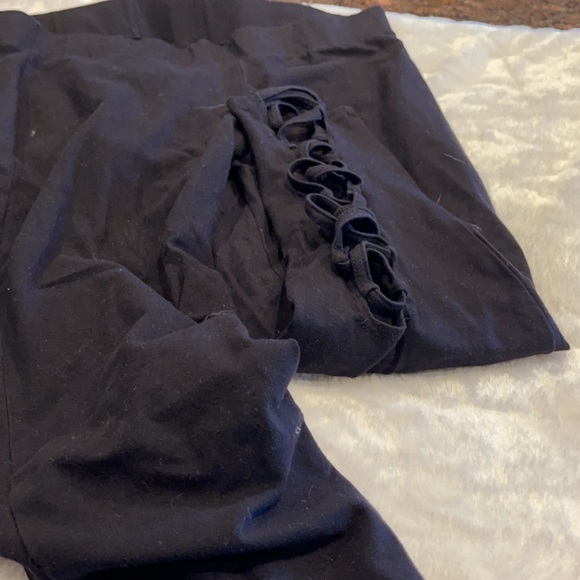 TORRID LEGGINGS BASICALLY NEW - Picture 2 of 3